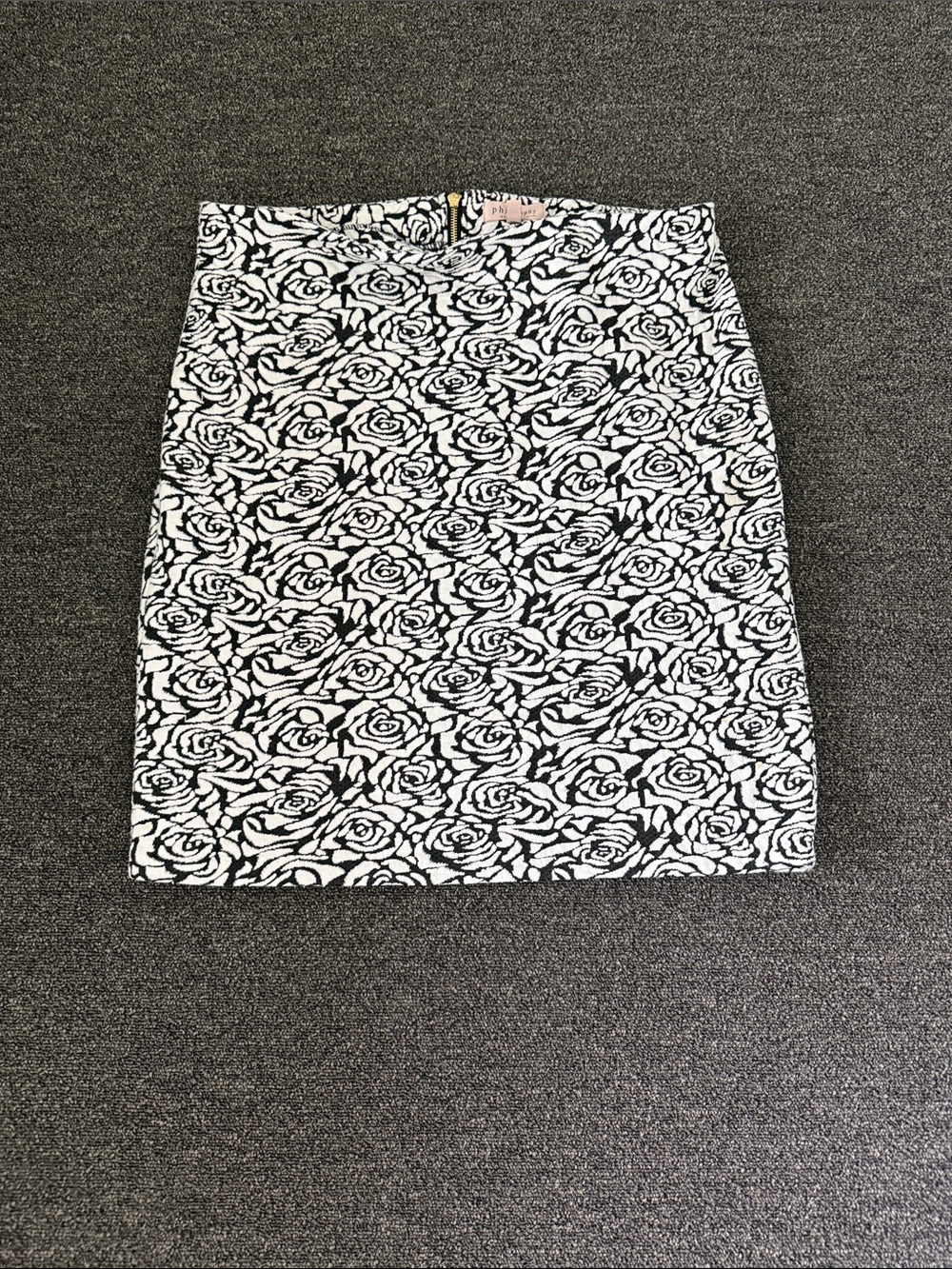 Philosophy Black and White Rose-Print Pencil Skirt